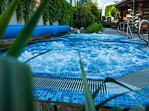 Outdoor whirlpool